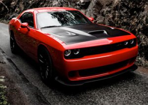 Lad ham køre i verdens hurtigste muskelbil - Dodge Challenger Hellcar