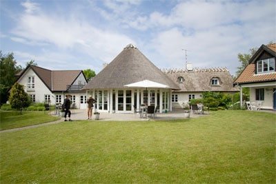 Havgaarden Badehotel ligger i den rolige by Vejby Strand