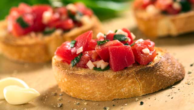 Bruschetta er perfekt som forret til en middag med kæresten